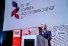 marszałek Witold Kozłowski podczas otwarcia Polskiego Kongresu Przedsiębiorczości w Centrum Kongresowym ICE, przemawia przed mikrofonem