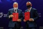 Henryk Szczepański, prezes ZPRP i Rafał Szlachta, prezes POT prezentują list intencyjny
