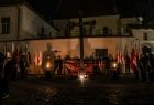 uroczystości pod Krzyżem Katyńskim, afisz z napisem 13 grudnia