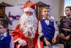 Dzieci z Dzieła Pomocy Dzieciom Fundacja Ruperta Mayera ze Żmiącej i Krakowa, wizyta w gabinecie Marszałka Witolda Kozłowskiego, wspólne ubieranie choinki i spotkanie ze św. Mikołajem. 