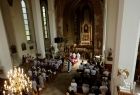 Widok na uczestników mszy św. z góry