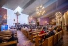 Widok na wnętrze kościoła podczas koncertu.