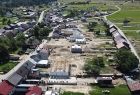 wieś Nowa Biała - widok z drona po pożarze; trwa odbudowa domów