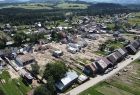wieś Nowa Biała - widok z drona po pożarze; trwa odbudowa domów