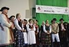 Członkowie zespołu Mszalniczanie w tradycyjnych strojach