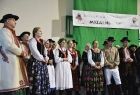 Członkowie zespołu Mszalniczanie w tradycyjnych strojach
