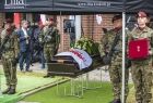 trumna z ciałem śp. Wojciecha Grzeszka, asysta żołnierzy