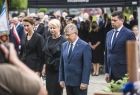 marszałek Witold Kozłowski podczas uroczystości pogrzebowych na Cmentarzu Rakowickim, obok wicemarszałek Łukasz Smółka oraz Marta Malec-Lech i Iwona Gibas z zarządu województwa
