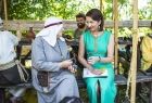 Marta Malec-Lech z zarządu województwa z panią ubraną w średniowieczny strój.