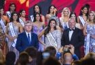 Wspólne zdjęcie. Na przodzie marszałek i prezydent Nowego Sącza z nową Miss Supranational