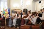 kolędnicy śpiewają kolędy