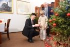 wicemarszałek Łukasz Smółka z dzieckiem