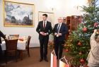 wicemarszałkowie Małopolski na tle choinki
