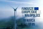 Widok na elektrownię wiatrową na tle nieba i chmur. Po prawej napis o treści Fundusze Europejskie są w Małopolsce, 10 marca godz. 18:05.
