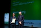 Waldemar Wojtaszek - zastępca Burmistrza Nowego Targu odbiera nagrodę