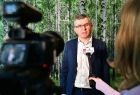 burmistrz Jacek Lelek podczas rozmowy z TV Małopolska