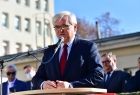 Wicemarszałek Józef Gawron przy mównicy