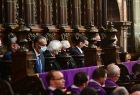 Uroczystości pogrzebowe. W ławach siedzą premier J. Kaczyński, marszałek r Terlecki i marszałek Pęk.