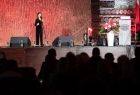 Kopalnia Soli w Wieliczce, koncert patriotyczny z okazji odzyskania przez Polskę niepodległości. Artysta śpiewa pieśni patriotyczne .