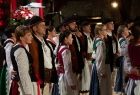 Kopalnia Soli w Wieliczce, koncert patriotyczny z okazji odzyskania przez Polskę niepodległości. Młodzi artyści w strojach regionalnych.
