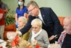 Marszałek Województwa Małopolskiego Witold Kozłowski. Nowy Sącz wizyta w Marszałka Witolda Kozłowskiego w Sądeckim Hospicjum. Wigilia z podopiecznymi sądeckiego hospicjum. 
