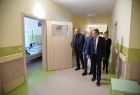  Oglądanie wyremontowanych pomieszczeń z Leszkiem Zegzdą i Mieczysław Kaczwińskim dyrektorem Sądeckiego hospicjum.