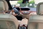 Wnętrze reprezentacyjnej limuzyny marki Mercedes