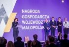 Katarzyna Basiak-Gała odbiera nagrodę