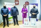 Marta Malec-Lech z Zarządu Województwa Małopolskiego wraz z uczestnikami spotkania. W spotkaniu w Urzędzie Miejskim w Brzesku wzięli udział między innymi podinsp. Wacław Daniec, zastępca komendanta powiatowego policji w Brzesku i asp. szt. Mirosław Pysno