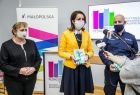 Marta Malec-Lech z zarządu województwa przekazała w Bibliotece Pedagogicznej w Tarnowie kartki edukacyjne. W spotkaniu wziął udział między innymi przedstawiciel tarnowskiej komendy policji kom. Paweł Jantoń