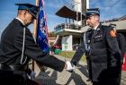 Wicemarszałek Łukasz Smółka podczas uroczystego apelu przed Sanktuarium w Łagiewnikach