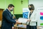 Marta Malec-Lech z zarządu województwa dziękuje partnerom projektu, który pozwoli na zakup sprzętu do edukacji zdalnej