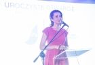 Marta Malec-Lech z zarządu województwa mówi do mikrofonu.