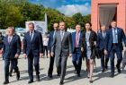 prezydent Andrzej Duda, marszałek Witold Kozłowski i oficjalna delegacja w Krynicy-Zdroju