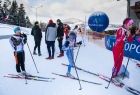 dzieci przed startem do biegu narciarskiego