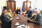 Marszałek Witold Kozłowski z Kazimierzem Barczykiem, Dawidem Chrobakiem, Małgorzatą Małuch oraz Grzegorzem Cichym
