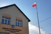 Kolejny maszt z flagą RP stanął w małopolskiej miejscowości. Tym razem w Tarnowcu