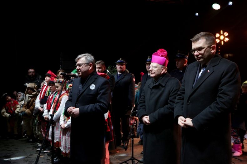 Arka Noego i występujący: abp Jędraszewski, wojewoda Kmita i marszałek Witold Kozłowski.