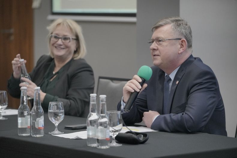 marszałek Witold Kozłowski i prezes Forum Wójtów Burmistrzów i Prezydentów