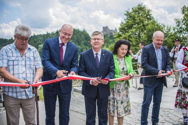 Marszałek Witold Kozłowski w towarzystwie samorządowców i parlamentarzystów