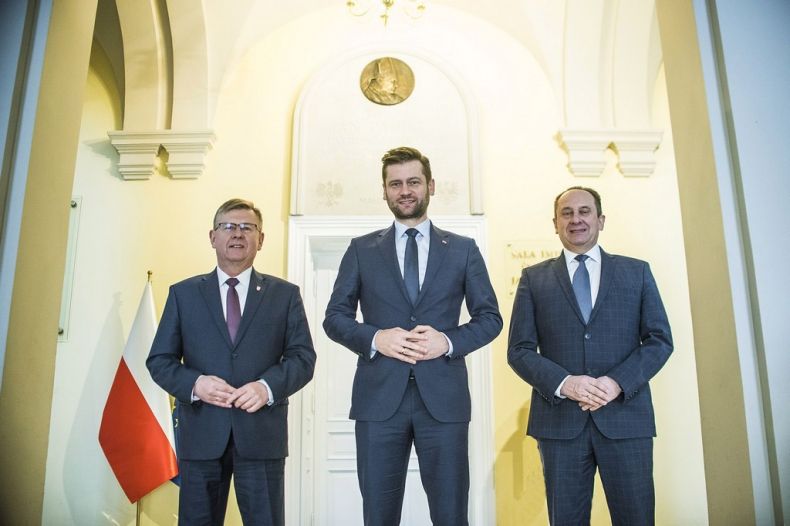 minister Kamil Bortniczuk i minister Andrzej Gut Mostowy i marszałek Witold Kozłowski