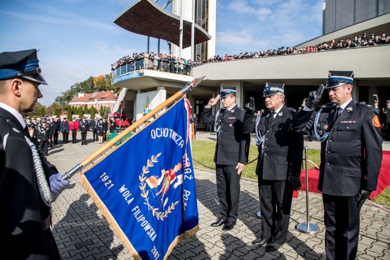 Rozpoczęcie uroczystości przed Sanktuarium w Łagiewnikach z udziałem wicemarszałka Łukasza Smółki