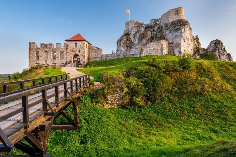 Zamek w Rabsztynie - jedna z atrakcji Juromanii