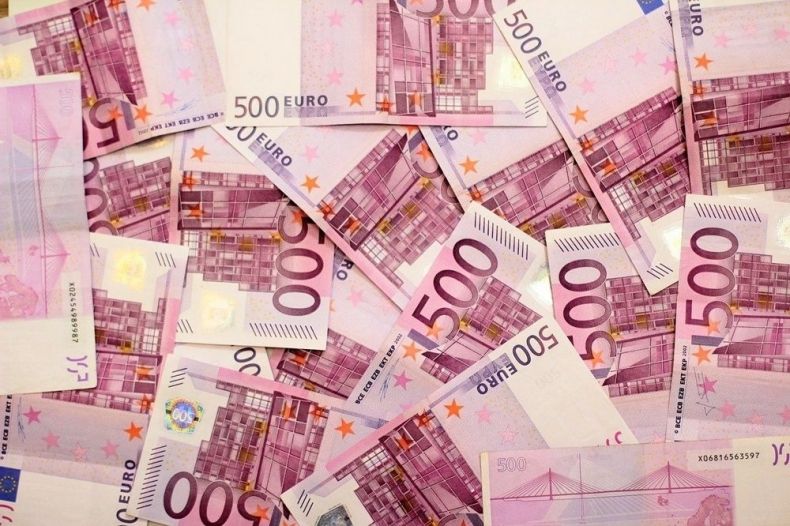 Banknoty 500 Euro.