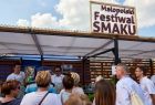 Stoisko z napisem Małopolski Festiwal Smaku. 