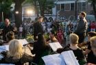 koncert, dwóch tenorów oraz orkiestra smyczkowa na krzeszowickim rynku