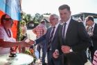 Wicemarszałkowie Łukasz Smółka i Józef Gawron uczestniczą w degustacji produktów regionalnych