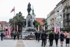 Widok na plac i uczestników obchodów