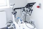 zbliżenie na jeden z rowerów treningowo diagnostycznych w Katedrze Fizjologii Wysiłku i Bioenergetyki Mięśni. 