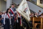 widok na poczet sztandarowy podczas uroczystej Eucharystii pod przewodnictwem Metropolity Krakowskiego abp. Marka Jędraszewskiego